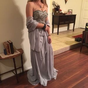 Caché stunning light gray/silver prom dress